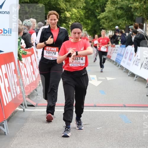 08.06.2024 - REWE Women's Run Strokosch-Dieckow http://msf.ph/oto/6248787 09.06.2024 10:04:14 Ziel 10077, 10097, 10153, 10178, 10338, 10374, 10404, 10464, 10494 meine-sportfotos.de