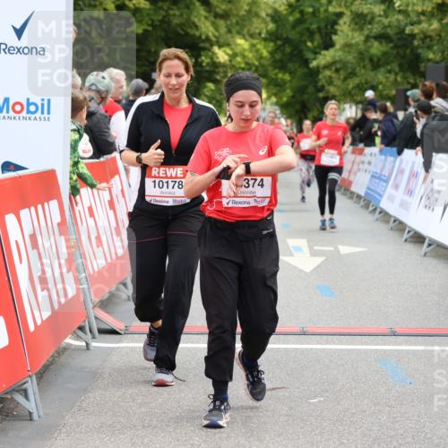 08.06.2024 - REWE Women's Run Strokosch-Dieckow http://msf.ph/oto/6248789 09.06.2024 10:04:14 Ziel 10077, 10097, 10153, 10178, 10338, 10374, 10404, 10464, 10494 meine-sportfotos.de