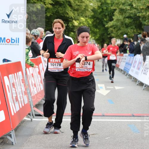 08.06.2024 - REWE Women's Run Strokosch-Dieckow http://msf.ph/oto/6248792 09.06.2024 10:04:14 Ziel 10077, 10097, 10153, 10178, 10338, 10374, 10404, 10464, 10494 meine-sportfotos.de