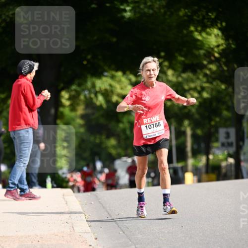 08.06.2024 - REWE Women's Run Dr. Thomas Lammeyer http://msf.ph/oto/6248797 09.06.2024 09:41:47 Laufen 10788 meine-sportfotos.de