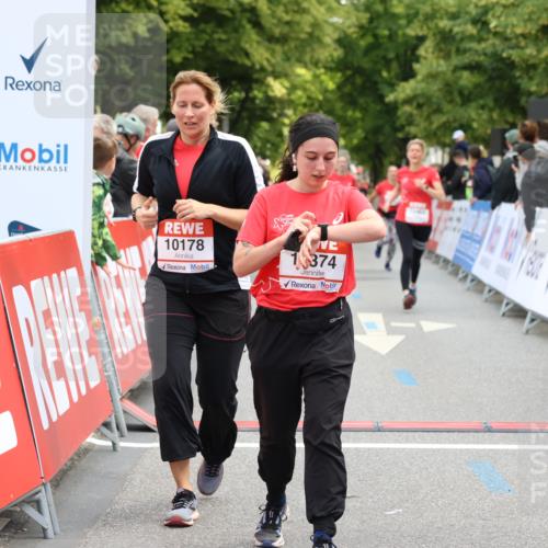 08.06.2024 - REWE Women's Run Strokosch-Dieckow http://msf.ph/oto/6248798 09.06.2024 10:04:14 Ziel 10077, 10097, 10153, 10178, 10338, 10374, 10404, 10464, 10494 meine-sportfotos.de