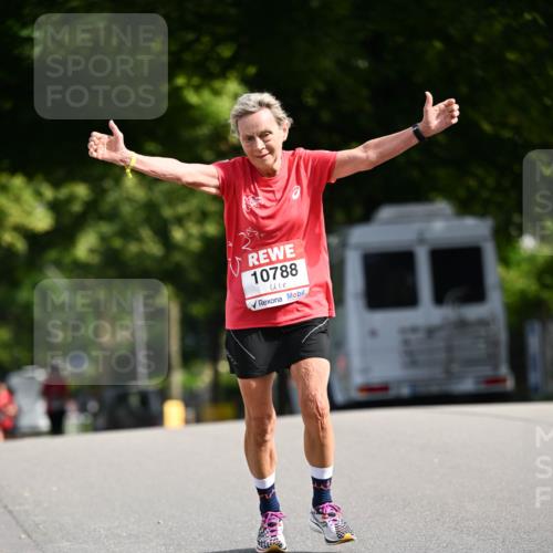 08.06.2024 - REWE Women's Run Dr. Thomas Lammeyer http://msf.ph/oto/6248811 09.06.2024 09:41:49 Laufen 10788 meine-sportfotos.de