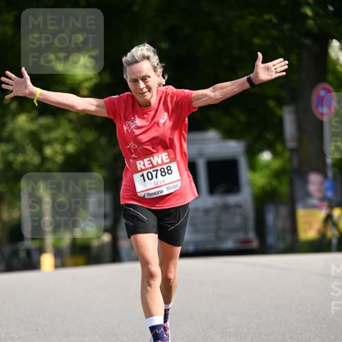 08.06.2024 - REWE Women's Run Dr. Thomas Lammeyer http://msf.ph/oto/6248816 09.06.2024 09:41:49 Laufen 10788 meine-sportfotos.de