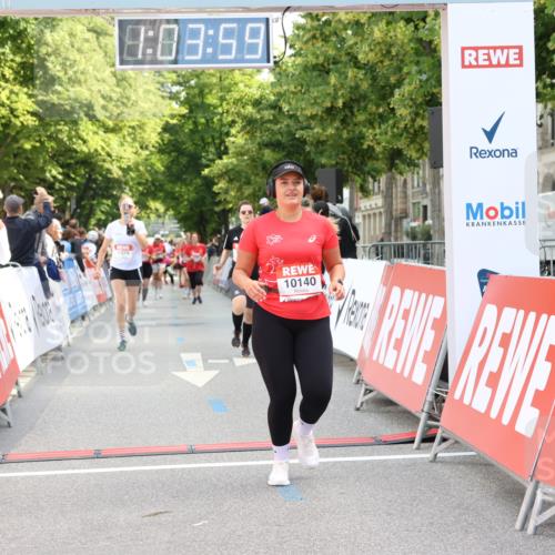 08.06.2024 - REWE Women's Run Strokosch-Dieckow http://msf.ph/oto/6248822 09.06.2024 10:04:28 Ziel 10140, 10433, 10674 meine-sportfotos.de