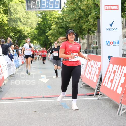 08.06.2024 - REWE Women's Run Strokosch-Dieckow http://msf.ph/oto/6248828 09.06.2024 10:04:29 Ziel 10140, 10433, 10674 meine-sportfotos.de