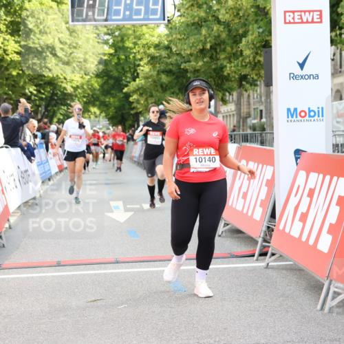08.06.2024 - REWE Women's Run Strokosch-Dieckow http://msf.ph/oto/6248831 09.06.2024 10:04:29 Ziel 10140, 10433, 10674 meine-sportfotos.de