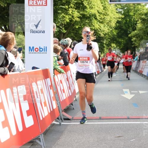 08.06.2024 - REWE Women's Run Strokosch-Dieckow http://msf.ph/oto/6248846 09.06.2024 10:04:32 Ziel 10037, 10140, 10188, 10433, 10560, 10596, 10674 meine-sportfotos.de