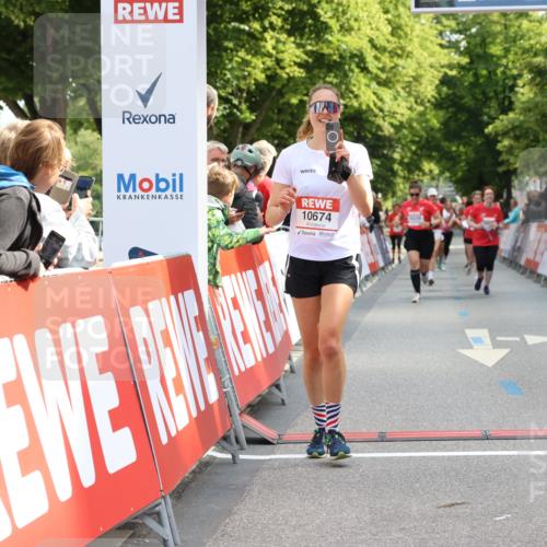 08.06.2024 - REWE Women's Run Strokosch-Dieckow http://msf.ph/oto/6248848 09.06.2024 10:04:32 Ziel 10037, 10140, 10188, 10433, 10560, 10596, 10674 meine-sportfotos.de