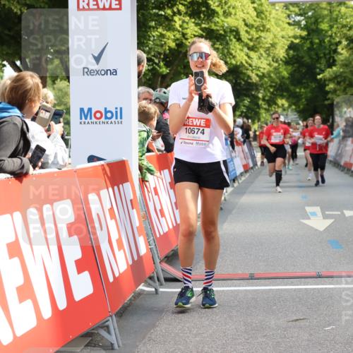 08.06.2024 - REWE Women's Run Strokosch-Dieckow http://msf.ph/oto/6248857 09.06.2024 10:04:33 Ziel 10037, 10140, 10188, 10433, 10560, 10596, 10674, 10696 meine-sportfotos.de