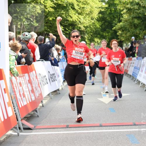 08.06.2024 - REWE Women's Run Strokosch-Dieckow http://msf.ph/oto/6248860 09.06.2024 10:04:37 Ziel 10037, 10188, 10560, 10570, 10596, 10674, 10696, 10742 meine-sportfotos.de