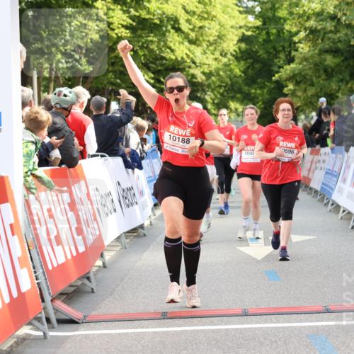 08.06.2024 - REWE Women's Run Strokosch-Dieckow http://msf.ph/oto/6248866 09.06.2024 10:04:37 Ziel 10037, 10188, 10560, 10570, 10596, 10674, 10696, 10742 meine-sportfotos.de