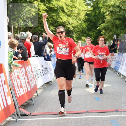 08.06.2024 - REWE Women's Run Strokosch-Dieckow http://msf.ph/oto/6248869 09.06.2024 10:04:37 Ziel 10037, 10188, 10560, 10570, 10596, 10674, 10696, 10742 meine-sportfotos.de