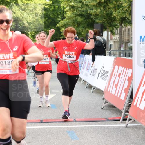 08.06.2024 - REWE Women's Run Strokosch-Dieckow http://msf.ph/oto/6248881 09.06.2024 10:04:39 Ziel 10037, 10188, 10560, 10570, 10596, 10696, 10707, 10721, 10742 meine-sportfotos.de