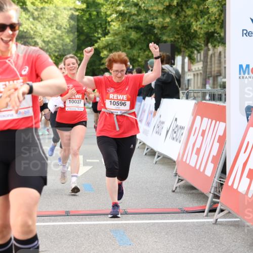 08.06.2024 - REWE Women's Run Strokosch-Dieckow http://msf.ph/oto/6248883 09.06.2024 10:04:39 Ziel 10037, 10188, 10560, 10570, 10596, 10696, 10707, 10721, 10742 meine-sportfotos.de