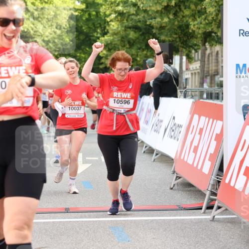 08.06.2024 - REWE Women's Run Strokosch-Dieckow http://msf.ph/oto/6248887 09.06.2024 10:04:39 Ziel 10037, 10188, 10560, 10570, 10596, 10696, 10707, 10721, 10742 meine-sportfotos.de