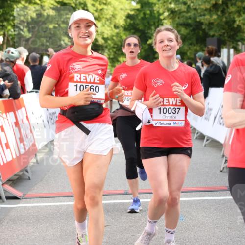 08.06.2024 - REWE Women's Run Strokosch-Dieckow http://msf.ph/oto/6248910 09.06.2024 10:04:41 Ziel 10037, 10188, 10560, 10570, 10596, 10696, 10707, 10721, 10742 meine-sportfotos.de