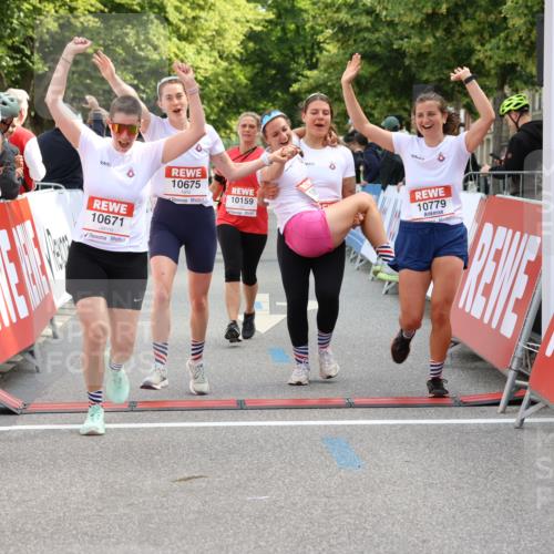 08.06.2024 - REWE Women's Run Strokosch-Dieckow http://msf.ph/oto/6248926 09.06.2024 10:04:50 Ziel 10159, 10570, 10671, 10672, 10673, 10675, 10707, 10721, 10779 meine-sportfotos.de