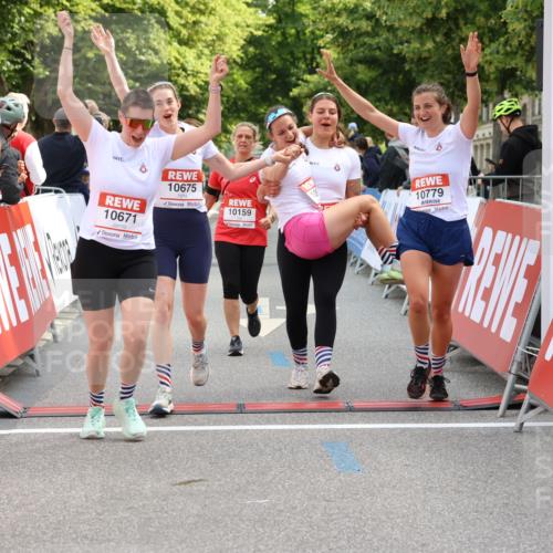 08.06.2024 - REWE Women's Run Strokosch-Dieckow http://msf.ph/oto/6248928 09.06.2024 10:04:50 Ziel 10159, 10570, 10671, 10672, 10673, 10675, 10707, 10721, 10779 meine-sportfotos.de