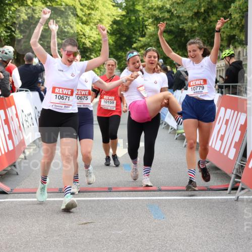 08.06.2024 - REWE Women's Run Strokosch-Dieckow http://msf.ph/oto/6248931 09.06.2024 10:04:50 Ziel 10159, 10570, 10671, 10672, 10673, 10675, 10707, 10721, 10779 meine-sportfotos.de