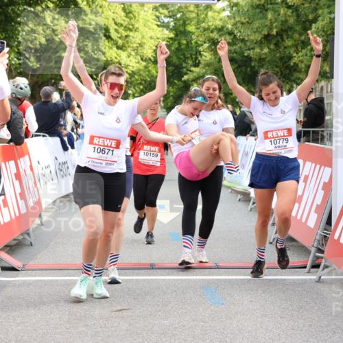 08.06.2024 - REWE Women's Run Strokosch-Dieckow http://msf.ph/oto/6248937 09.06.2024 10:04:50 Ziel 10159, 10570, 10671, 10672, 10673, 10675, 10707, 10721, 10779 meine-sportfotos.de
