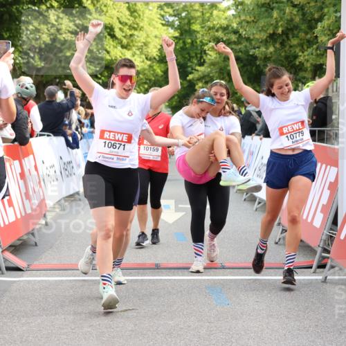 08.06.2024 - REWE Women's Run Strokosch-Dieckow http://msf.ph/oto/6248940 09.06.2024 10:04:50 Ziel 10159, 10570, 10671, 10672, 10673, 10675, 10707, 10721, 10779 meine-sportfotos.de