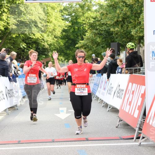 08.06.2024 - REWE Women's Run Strokosch-Dieckow http://msf.ph/oto/6248964 09.06.2024 10:05:03 Ziel 10180, 10202, 10262, 10741, 10748 meine-sportfotos.de