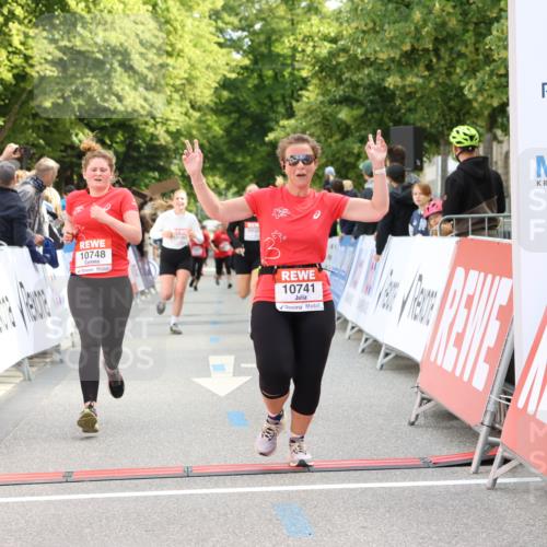 08.06.2024 - REWE Women's Run Strokosch-Dieckow http://msf.ph/oto/6248974 09.06.2024 10:05:03 Ziel 10180, 10202, 10262, 10741, 10748 meine-sportfotos.de