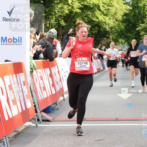 08.06.2024 - REWE Women's Run Strokosch-Dieckow http://msf.ph/oto/6248980 09.06.2024 10:05:05 Ziel 10180, 10202, 10262, 10741, 10748 meine-sportfotos.de