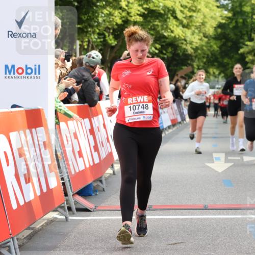 08.06.2024 - REWE Women's Run Strokosch-Dieckow http://msf.ph/oto/6248985 09.06.2024 10:05:05 Ziel 10180, 10202, 10262, 10741, 10748 meine-sportfotos.de