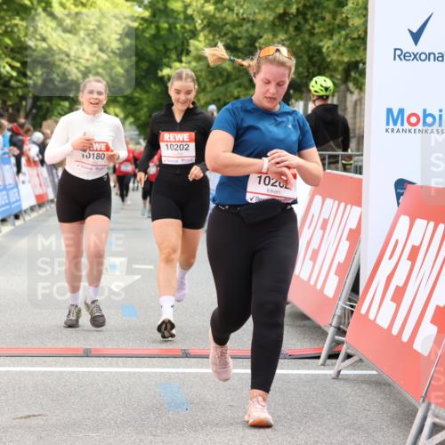 08.06.2024 - REWE Women's Run Strokosch-Dieckow http://msf.ph/oto/6249003 09.06.2024 10:05:08 Ziel 10155, 10180, 10202, 10262, 10356, 10508, 10643, 10741, 10748 meine-sportfotos.de