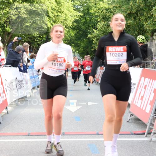 08.06.2024 - REWE Women's Run Strokosch-Dieckow http://msf.ph/oto/6249020 09.06.2024 10:05:09 Ziel 10155, 10180, 10202, 10262, 10356, 10454, 10508, 10643, 10741, 10748 meine-sportfotos.de
