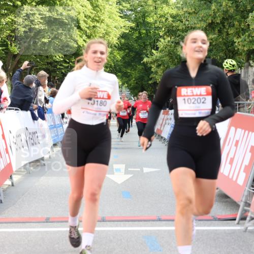 08.06.2024 - REWE Women's Run Strokosch-Dieckow http://msf.ph/oto/6249023 09.06.2024 10:05:09 Ziel 10155, 10180, 10202, 10262, 10356, 10454, 10508, 10643, 10741, 10748 meine-sportfotos.de