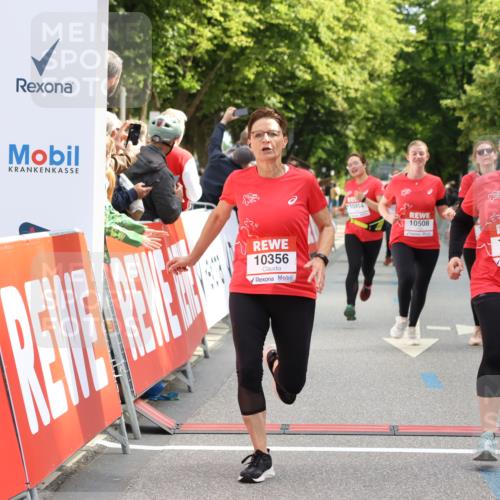 08.06.2024 - REWE Women's Run Strokosch-Dieckow http://msf.ph/oto/6249033 09.06.2024 10:05:14 Ziel 10155, 10180, 10194, 10196, 10356, 10454, 10508, 10643 meine-sportfotos.de
