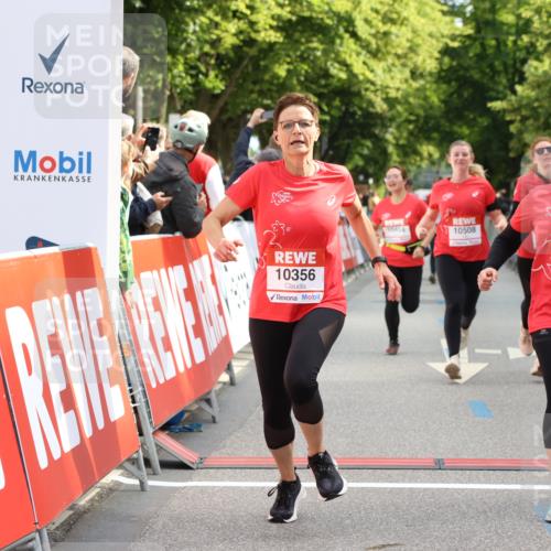 08.06.2024 - REWE Women's Run Strokosch-Dieckow http://msf.ph/oto/6249036 09.06.2024 10:05:14 Ziel 10155, 10180, 10194, 10196, 10356, 10454, 10508, 10643 meine-sportfotos.de