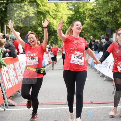08.06.2024 - REWE Women's Run Strokosch-Dieckow http://msf.ph/oto/6249061 09.06.2024 10:05:17 Ziel 10155, 10194, 10196, 10356, 10454, 10508, 10537, 10643 meine-sportfotos.de