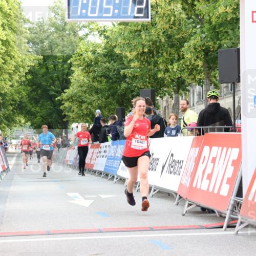 08.06.2024 - REWE Women's Run Strokosch-Dieckow http://msf.ph/oto/6249097 09.06.2024 10:05:42 Ziel 10461, 10684, 10793 meine-sportfotos.de