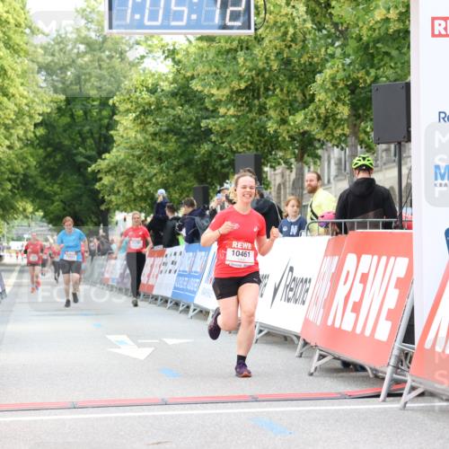 08.06.2024 - REWE Women's Run Strokosch-Dieckow http://msf.ph/oto/6249100 09.06.2024 10:05:42 Ziel 10461, 10684, 10793 meine-sportfotos.de