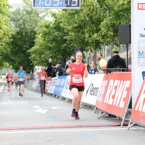 08.06.2024 - REWE Women's Run Strokosch-Dieckow http://msf.ph/oto/6249103 09.06.2024 10:05:42 Ziel 10461, 10684, 10793 meine-sportfotos.de
