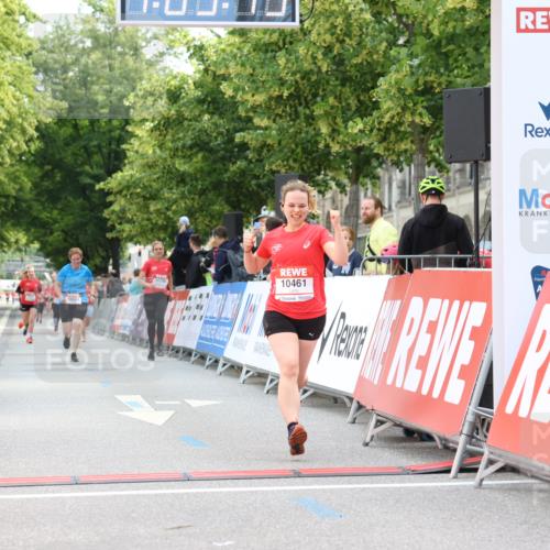 08.06.2024 - REWE Women's Run Strokosch-Dieckow http://msf.ph/oto/6249106 09.06.2024 10:05:42 Ziel 10461, 10684, 10793 meine-sportfotos.de