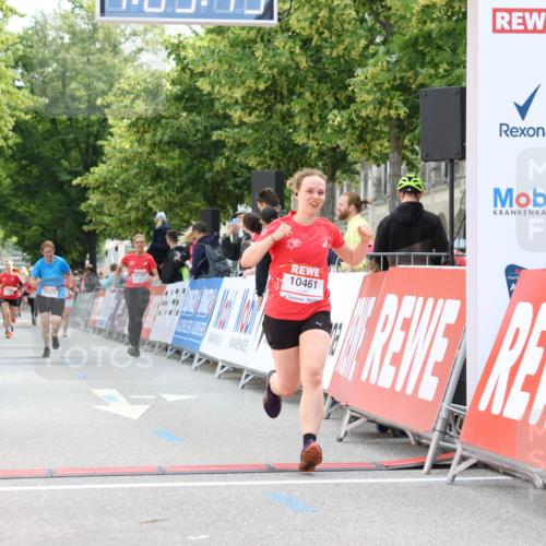 08.06.2024 - REWE Women's Run Strokosch-Dieckow http://msf.ph/oto/6249113 09.06.2024 10:05:42 Ziel 10461, 10684, 10793 meine-sportfotos.de