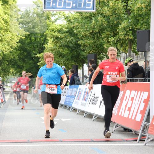 08.06.2024 - REWE Women's Run Strokosch-Dieckow http://msf.ph/oto/6249131 09.06.2024 10:05:48 Ziel 10254, 10461, 10684, 10793 meine-sportfotos.de