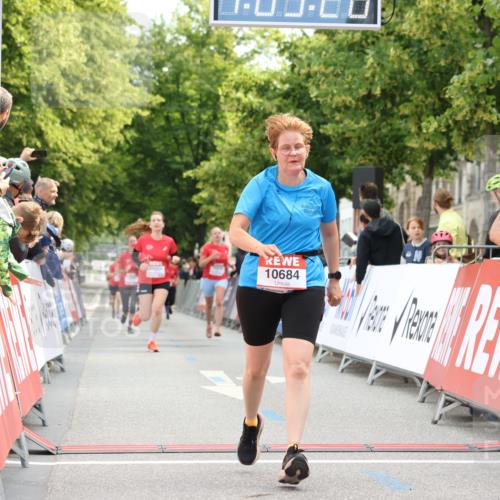 08.06.2024 - REWE Women's Run Strokosch-Dieckow http://msf.ph/oto/6249139 09.06.2024 10:05:49 Ziel 10254, 10574, 10684, 10793 meine-sportfotos.de