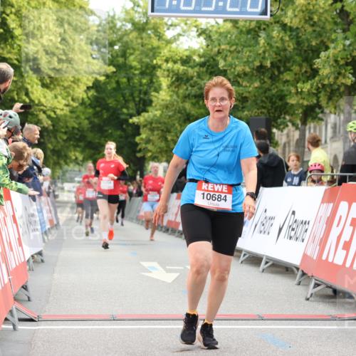 08.06.2024 - REWE Women's Run Strokosch-Dieckow http://msf.ph/oto/6249144 09.06.2024 10:05:49 Ziel 10254, 10574, 10684, 10793 meine-sportfotos.de