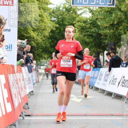 08.06.2024 - REWE Women's Run Strokosch-Dieckow http://msf.ph/oto/6249164 09.06.2024 10:05:54 Ziel 10254, 10493, 10574, 10684, 10793 meine-sportfotos.de