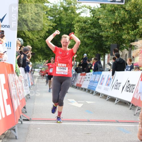 08.06.2024 - REWE Women's Run Strokosch-Dieckow http://msf.ph/oto/6249172 09.06.2024 10:05:58 Ziel 10031, 10114, 10254, 10493, 10574 meine-sportfotos.de