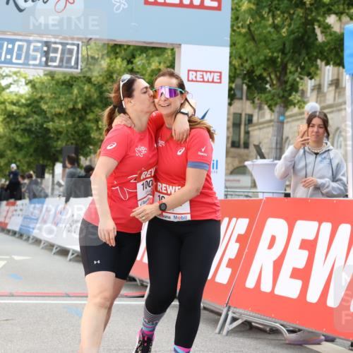 08.06.2024 - REWE Women's Run Strokosch-Dieckow http://msf.ph/oto/6249219 09.06.2024 10:06:06 Ziel 10031, 10114, 10241, 10323, 10408 meine-sportfotos.de