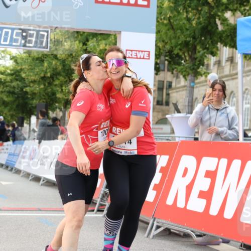 08.06.2024 - REWE Women's Run Strokosch-Dieckow http://msf.ph/oto/6249222 09.06.2024 10:06:06 Ziel 10031, 10114, 10241, 10323, 10408 meine-sportfotos.de