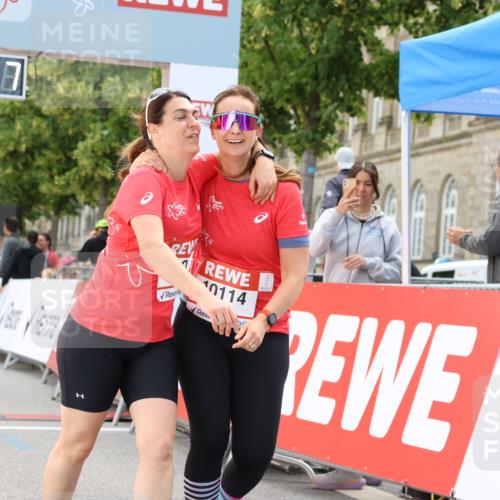 08.06.2024 - REWE Women's Run Strokosch-Dieckow http://msf.ph/oto/6249229 09.06.2024 10:06:07 Ziel 10031, 10114, 10241, 10323, 10408 meine-sportfotos.de