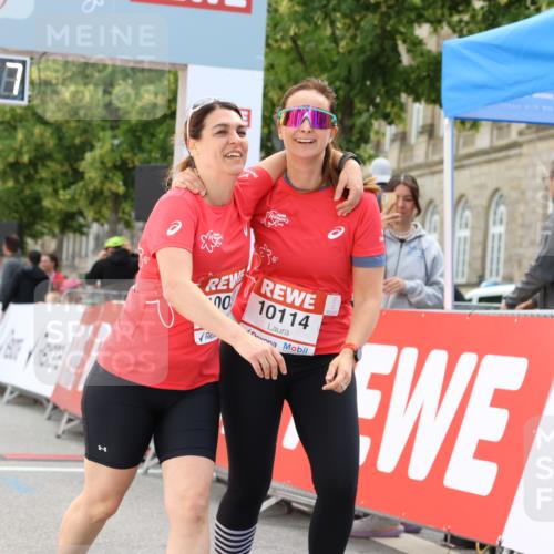 08.06.2024 - REWE Women's Run Strokosch-Dieckow http://msf.ph/oto/6249231 09.06.2024 10:06:07 Ziel 10031, 10114, 10241, 10323, 10408 meine-sportfotos.de