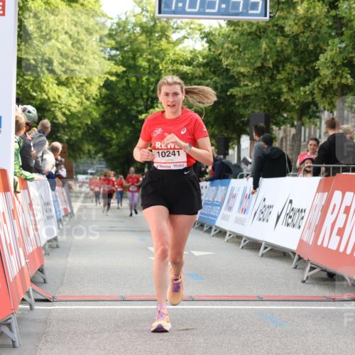 08.06.2024 - REWE Women's Run Strokosch-Dieckow http://msf.ph/oto/6249246 09.06.2024 10:06:14 Ziel 10241, 10323, 10408 meine-sportfotos.de